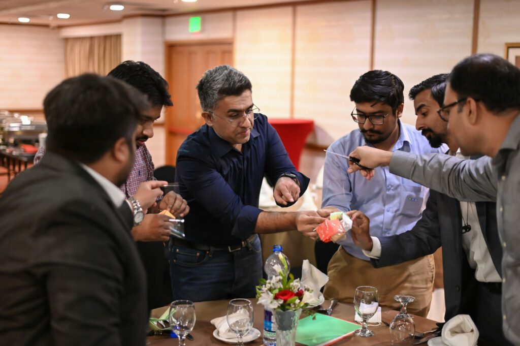 paperchains team building